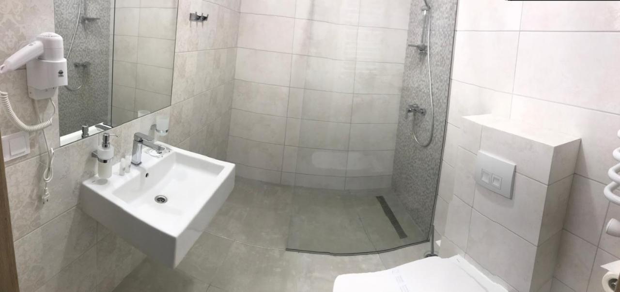 Leo Rooms Львов Экстерьер фото
